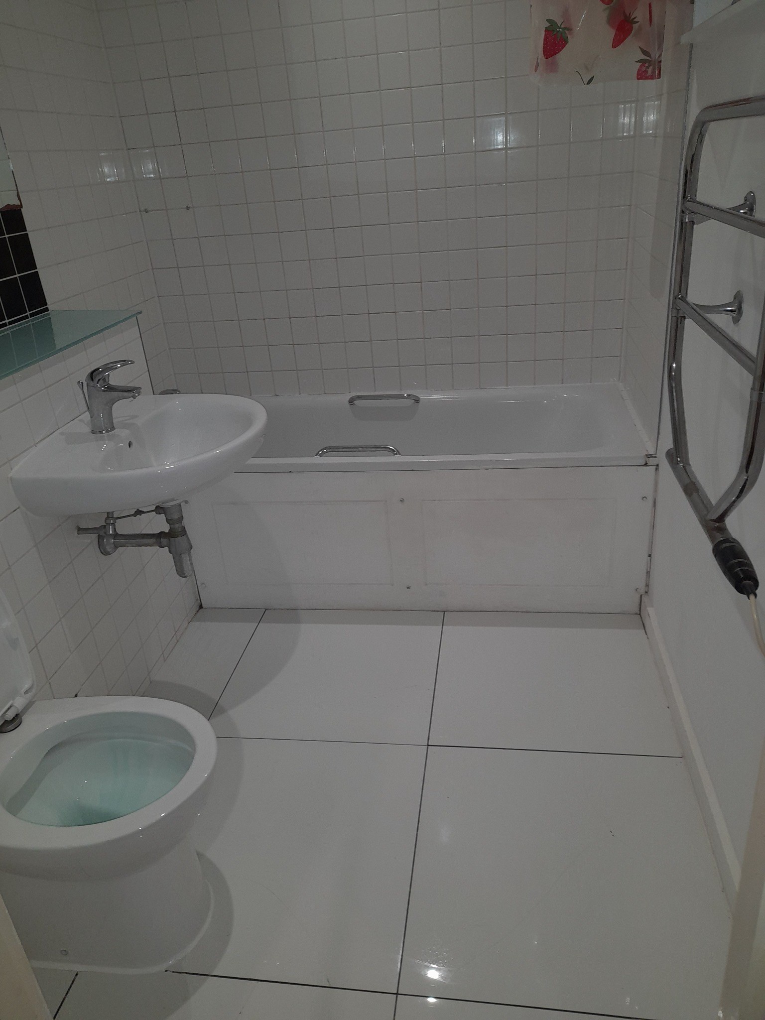 Bathroom after genuine GrimeBreakers cleaning