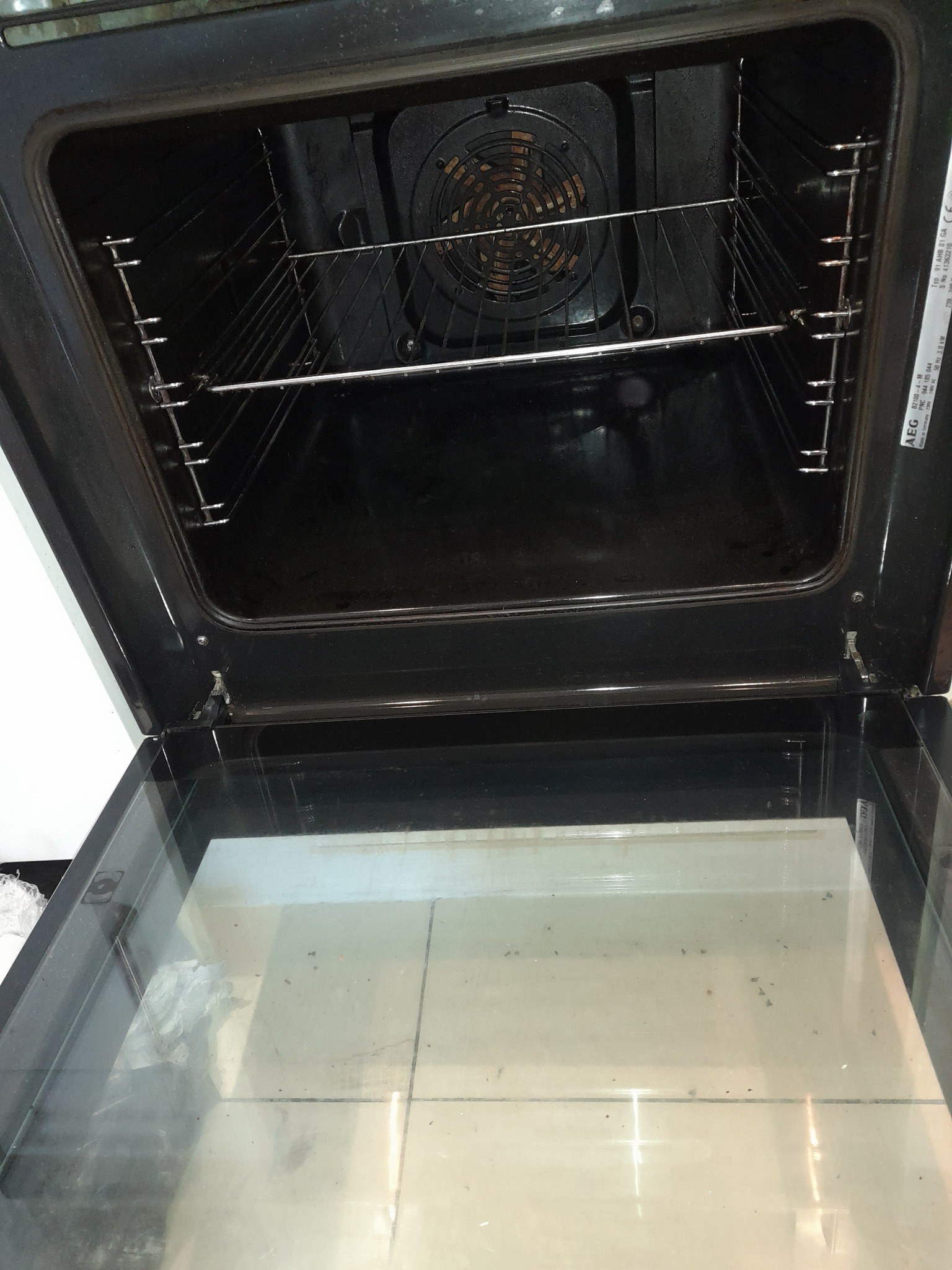 Oven after genuine GrimeBreakers cleaning